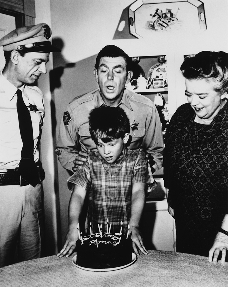P3MwA-1461693318-embed-andy_ronnybday.jpg