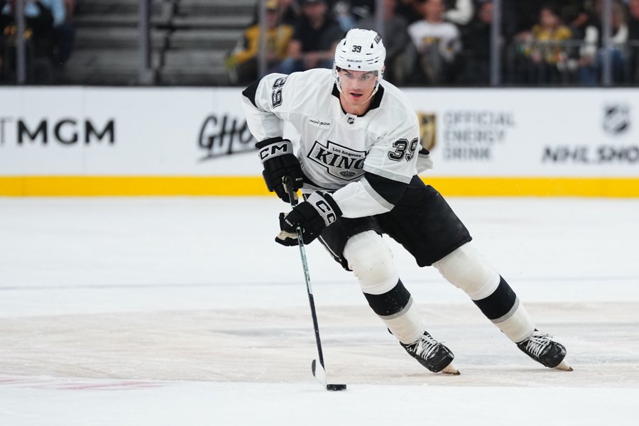 Malott_firstNHLgoal_Vegas.jpg