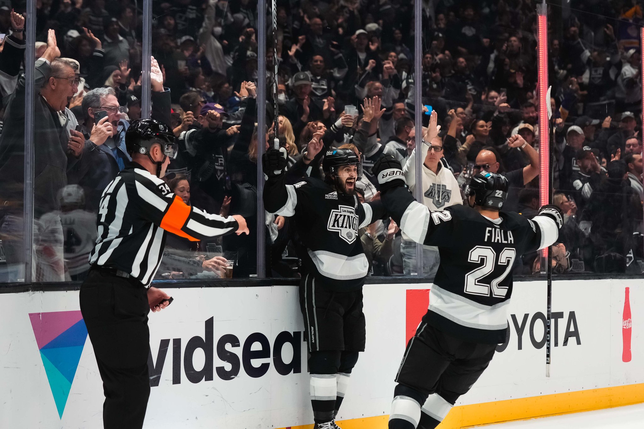 Danault_ALoImages_202425_Kings.jpg