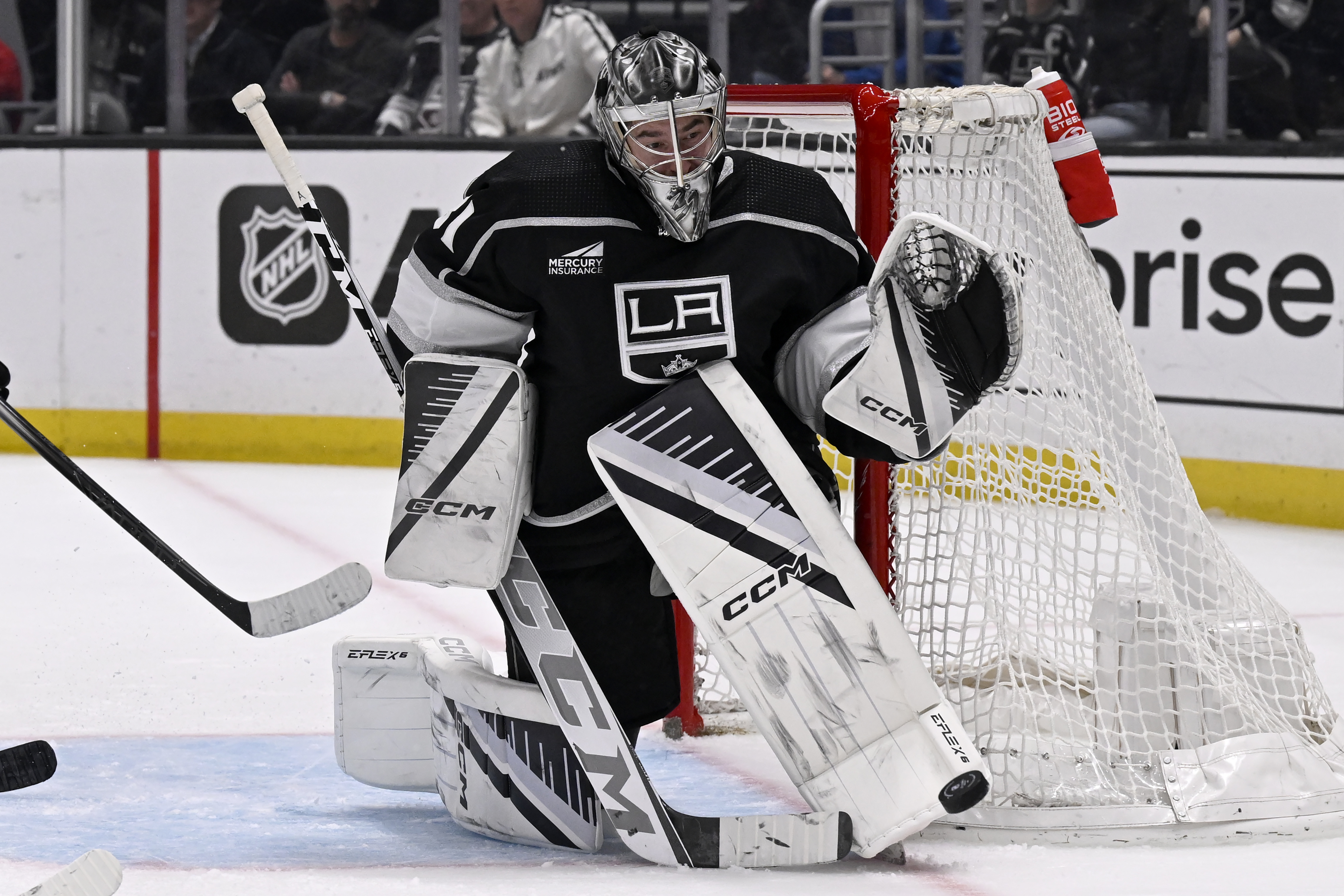 Los Angeles Kings goaltender David Rittich blocks an Edmonton Oilers...