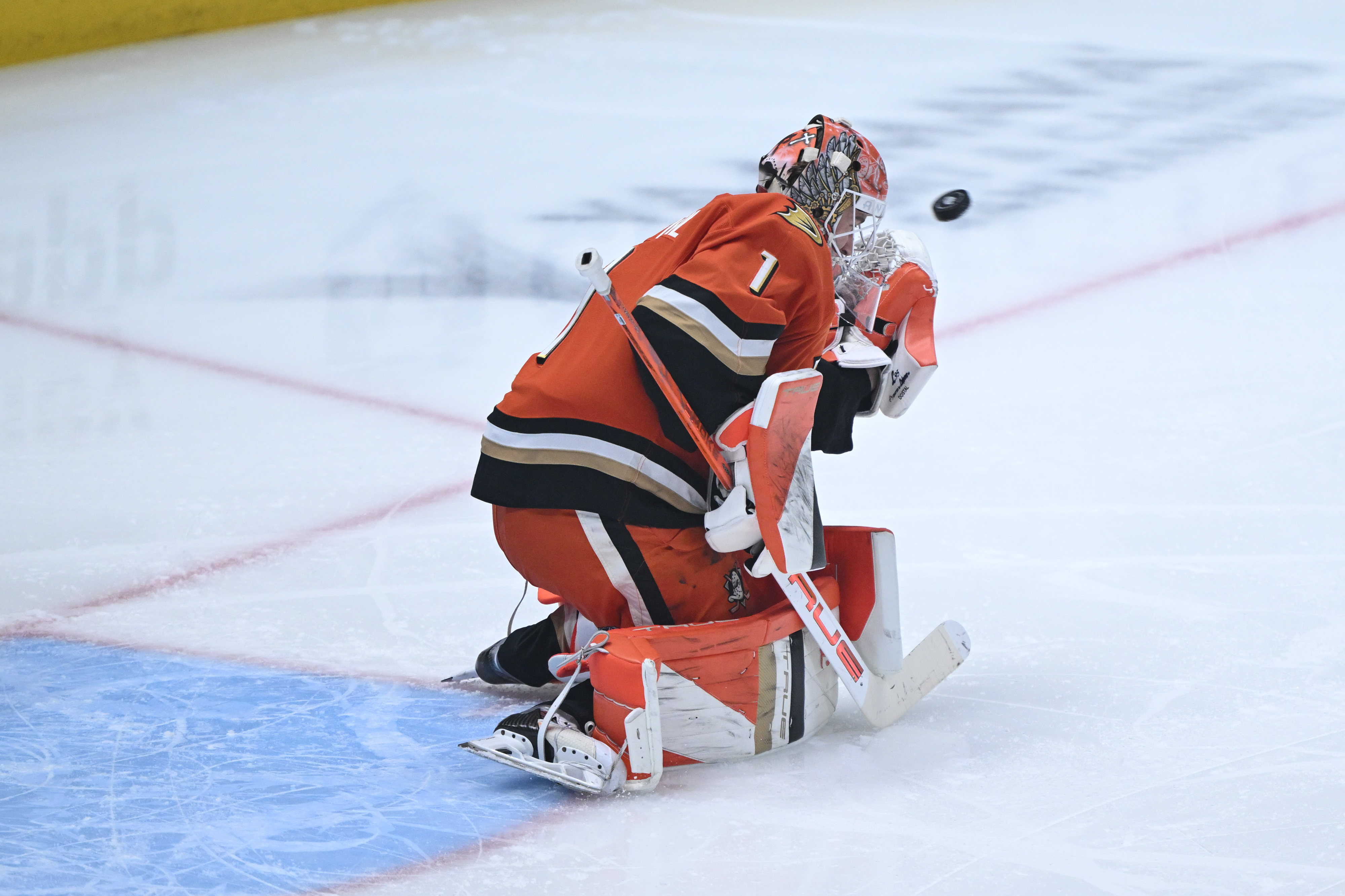 Ducks goaltender Lukas Dostal couldnât make the play on this...