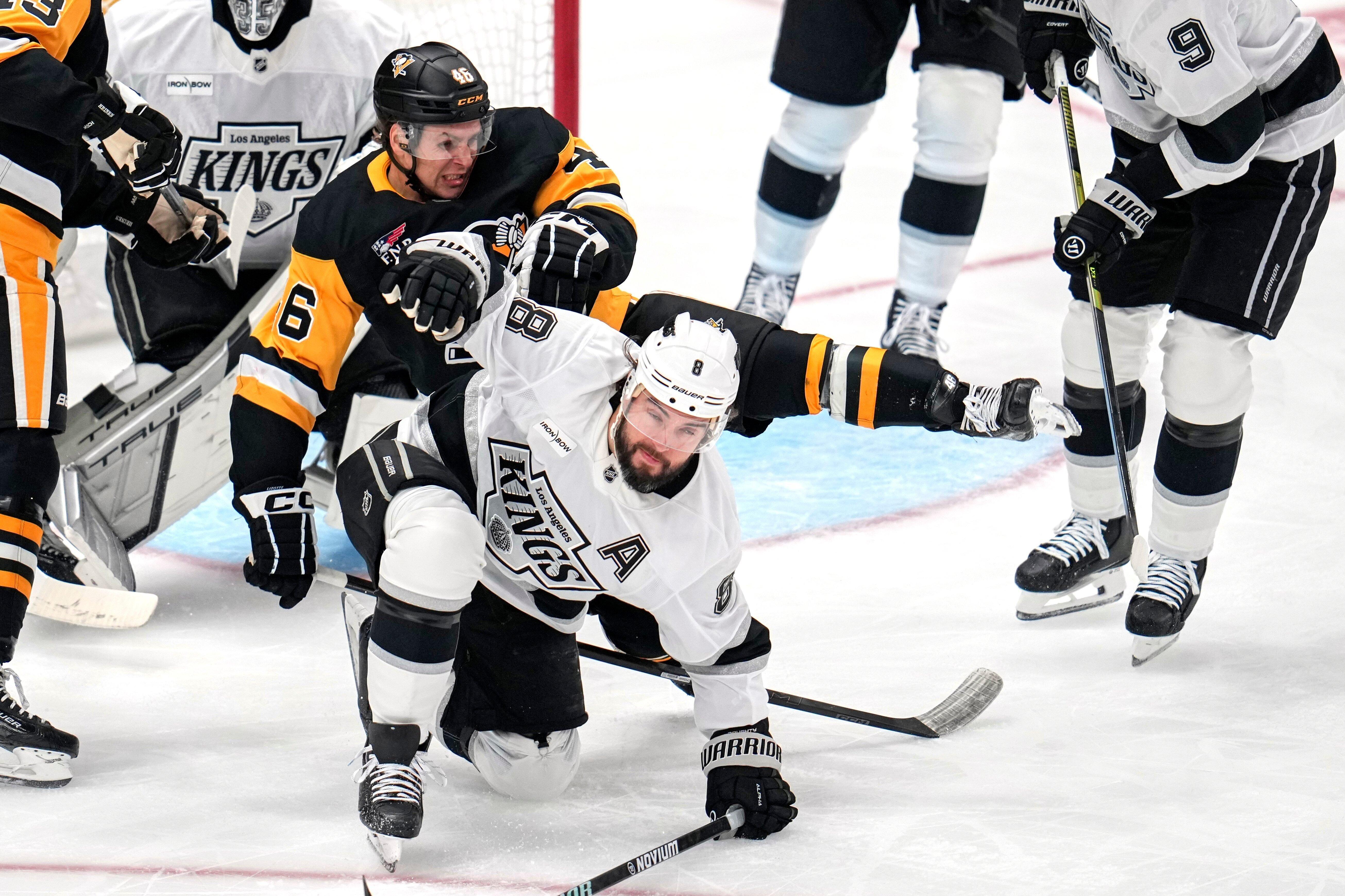 Pittsburgh Penguins’ Blake Lizotte (46) collides with Kings’ Drew Doughty...