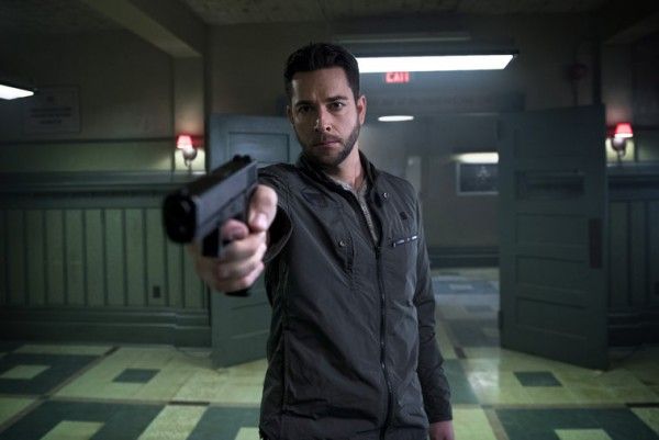 heroes-reborn-zachary-levi-600x401.jpg
