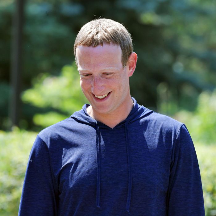 dde4a604d82058852e9df7b1f980105ba6-zuck-.rsquare.w700.jpg