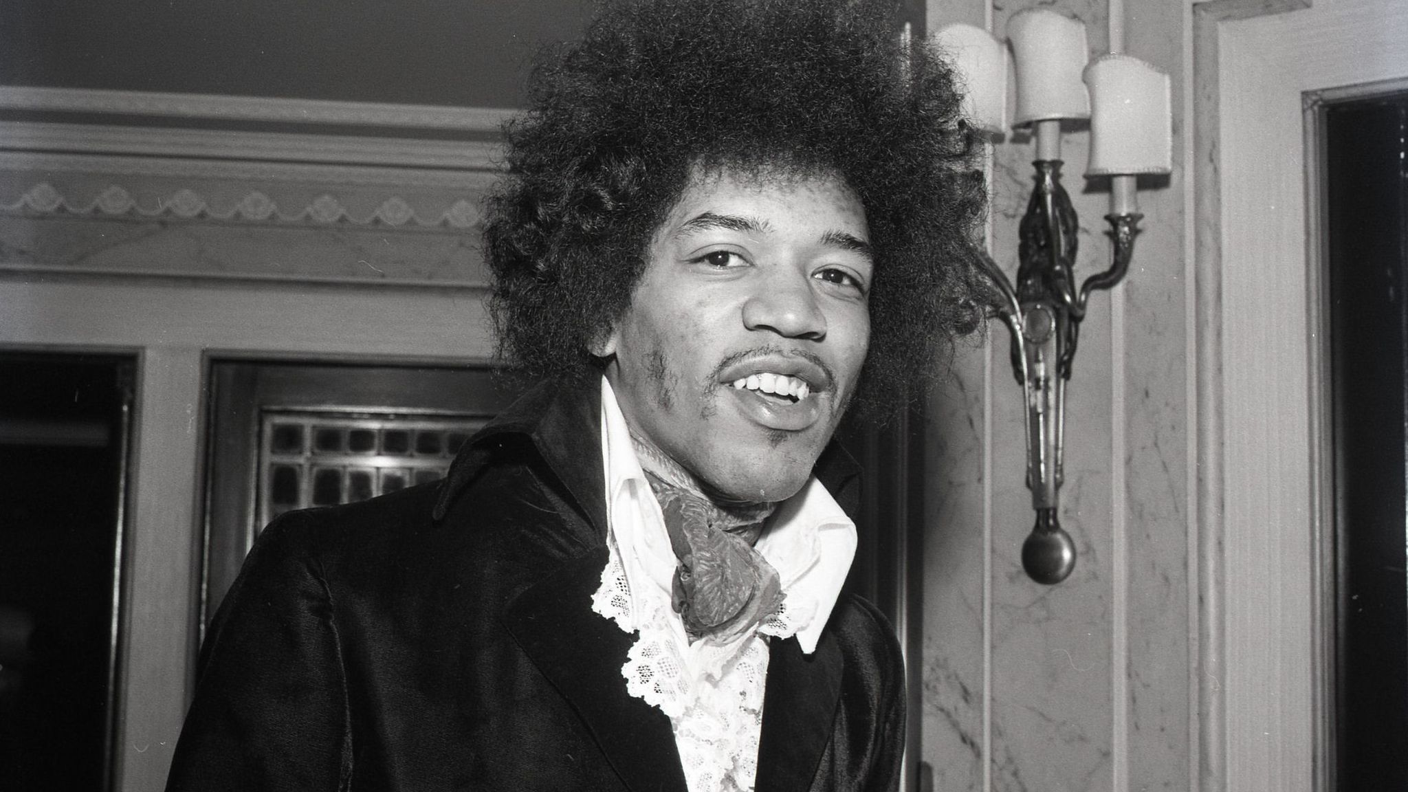 skynews-jimi-hendrix-manuscript_5680880.jpg