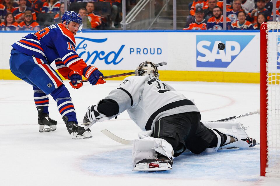 Hyman_Oilers_Perry-Nelson_NHL.jpg